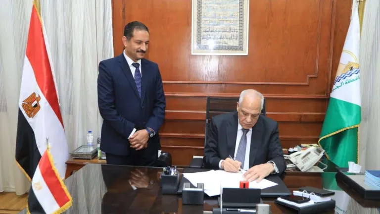 محافظ الجيزة يعتمد حركة مدراء ووكلاء الإدارات التعليمية بالجيزة