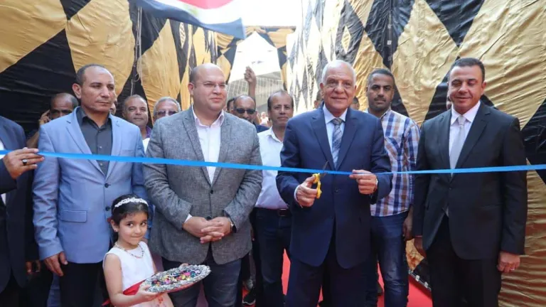 محافظ الجيزة يفتتح ٣ معارض اهلا مدارس بالعمرانية وامبابة والبدرشين