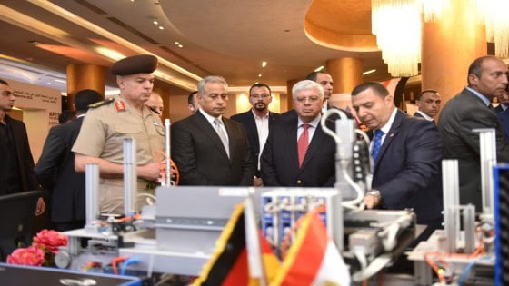 وزير العمل يشارك في ملتقى توظيف وحفل تخريج الدفعة الأولى من الجامعات التكنولوجية