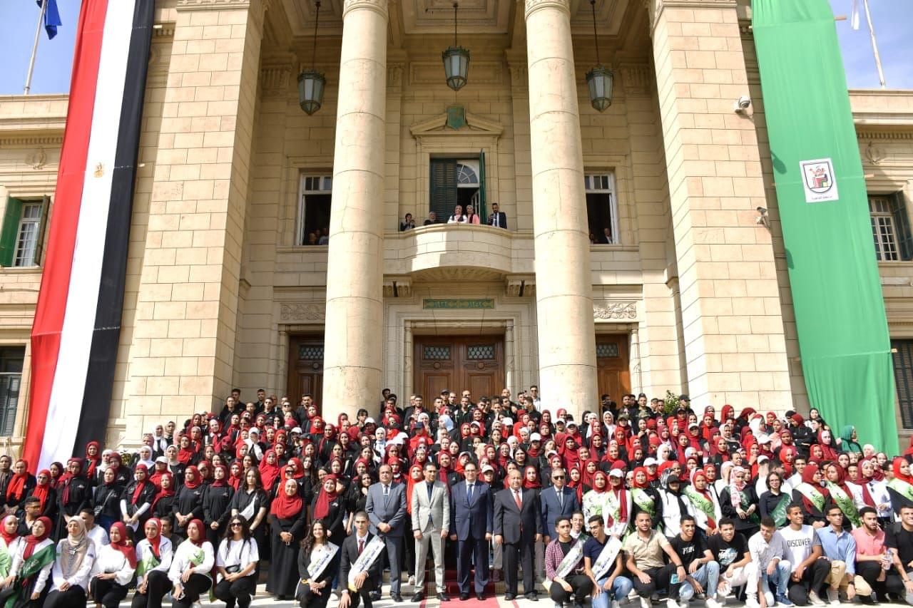 جامعة القاهرة تستقبل الطلاب الجدد والقدامى لبدء العام الدراسي الجديد
