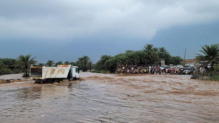 إعصار "تيج" يضرب اليمن .. فيضانات شديدة ورياح مدمرة الامم المتحدة تحذر