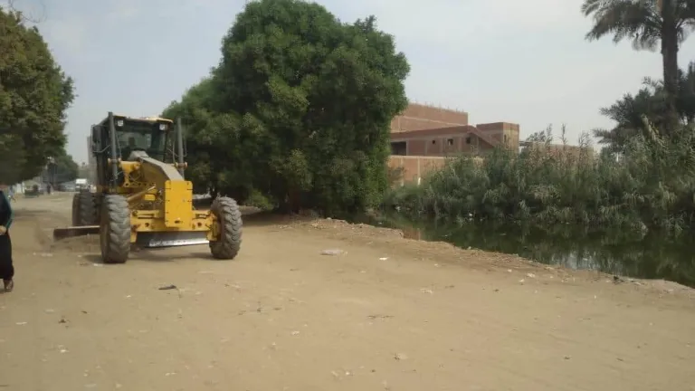 محافظ الجيزة يتابع أعمال تطوير ورصف طريق ٦ أكتوبر بأبو النمرس .. يشدد على مديرية الطرق