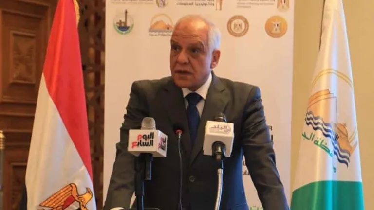 محافظوا "الجيزة والقاهرة والقليوبية" يشهدون جلسة مؤتمر إعلان المشروعات الفائزة بالمبادرة الوطنية للمشروعات الخضراء .. راشد يؤكد على دعم الدولة لهذه الفئات