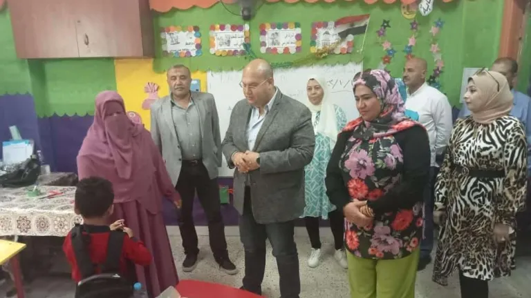 فى أول يوم دراسى .. نائب محافظ الجيزة يتفقد مجمع المدارس بقرية ناهيا مركز كرداسة .. يعطى توجيهات هامة