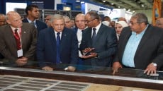 رئيس القابضة للمياه يتفقد معروضات شركة الصرف الصحي بالقاهرة الكبرى