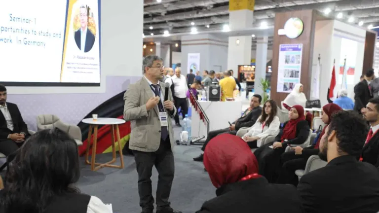 جلسة نقاشية بعنوان "فرص الدراسة والعمل فى المانيا" ضمن  فعاليات المعرض الدولى للمياه اكسبوتك