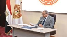لتحديث الخدمة على منصة مصر الرقمية .. مناقشة ضوابط واشتراطات استخراج خدمة كعب العمل .. هذا ما وجه به وزير العمل
