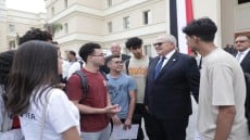 الخشت يتفقد سير الدراسة بجامعة القاهرة الدولية .. يجرى حوارا مفتوحا مع الطلاب