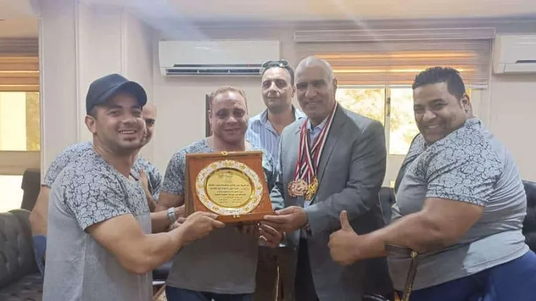 رئيس مياه الشرب بالجيزة يُكرم فريق رفع الأثقال من ذوي الهمم المشارك ببطولة الجمهورية للشركات في نسختها الـ"٥٦"