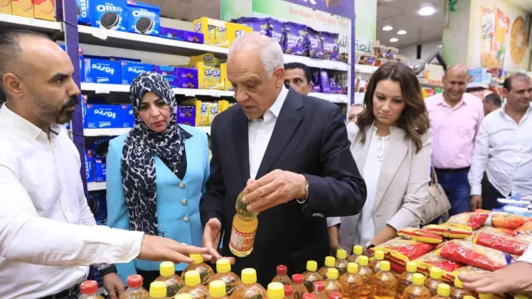 تنفيذاً لمبادرة  تخفيض الاسعار .. محافظ الجيزة يتفقد السلاسل التجارية بالطالبية والهرم والعجوزة