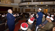 جامعة القاهرة تستضيف 600 إمام وواعظ من الأوقاف فى ندوة تثقيفية برعاية وزير الأوقاف ورئيس الجامعة ..  الخشت الأئمة هم الخط الاول لتقديم صحيح الدين وترسيخ الوسطية ومواجهة الفكر المتطرف