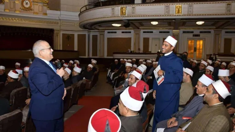 جامعة القاهرة تستضيف 600 إمام وواعظ من الأوقاف فى ندوة تثقيفية برعاية وزير الأوقاف ورئيس الجامعة ..  الخشت الأئمة هم الخط الاول لتقديم صحيح الدين وترسيخ الوسطية ومواجهة الفكر المتطرف