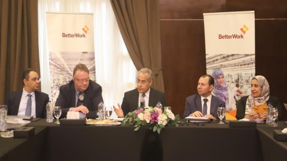 وزير العمل ومدير”العمل الدولية” ترأسا الاجتماع الثلاثي لقطاع الملابس الجاهزة والمنسوجات