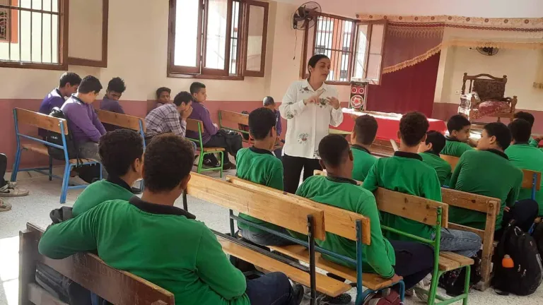 تعرف على تفاصيل وفعاليات وزارة العمل بين المدارس والشركات الصناعية في بورسعيد