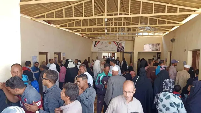 الجيزة: قوافل طبيبة لتوقيع الكشف الطبى واجراء العلميات للمواطنين بالتعاون مع مؤسسة حياة كريمة وجامعة القاهرة