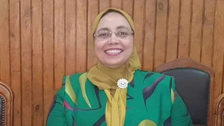 رئيس جامعة القاهرة يُكلف الدكتورة لبنى فريد للقيام بأعمال عميد كلية التجارة
