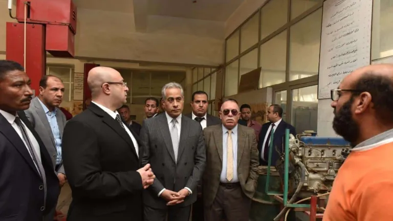 وزير العمل يزور مركز تدريب مهني شرق النيل ببني سويف.. يعطى توجيهات فورية| صور