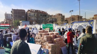 شاهد بالفيديو .. قافلة شاملة من مدينة الحوامدية لمساعدة اهالينا فى غزة .. جمعية شباب ام خنان تضرب مثالا رائعا للمشاركة المجتمعية