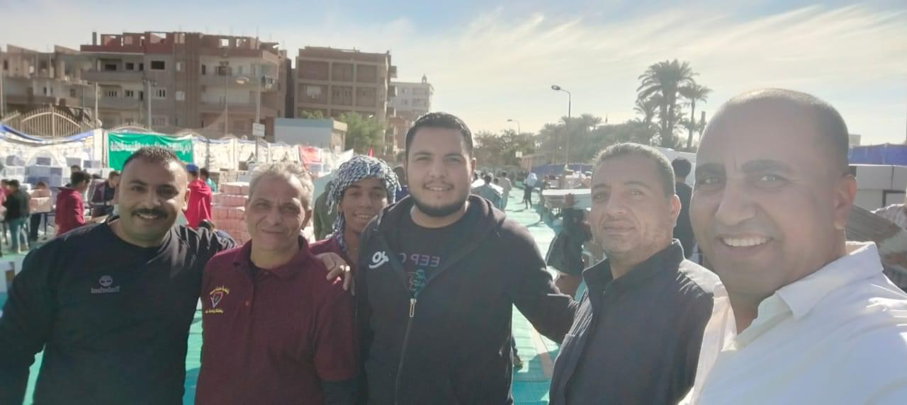 لتخفيف معاناة الشعب الفلسطينى .. 5000 كرتونة من الحوامدية لغزة .. جمعية شباب ام خنان تتحدى الزمن لارسال 5 شاحنات لمعبر رفح