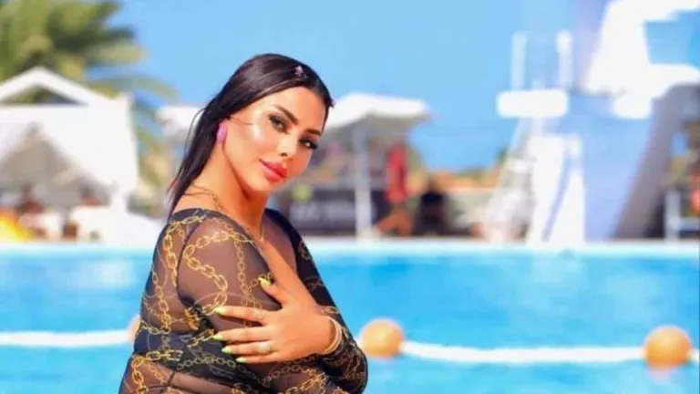 تكشف عورتها ومفاتن جسدها امام الشباب .. حبس راقصة الساحل الشمالي .. التحقيقات مسجلة اداب