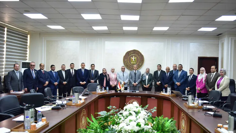 وزير العمل يلتقي المُلحقين العُماليين الجُدد..ويؤكد على هذا الامر