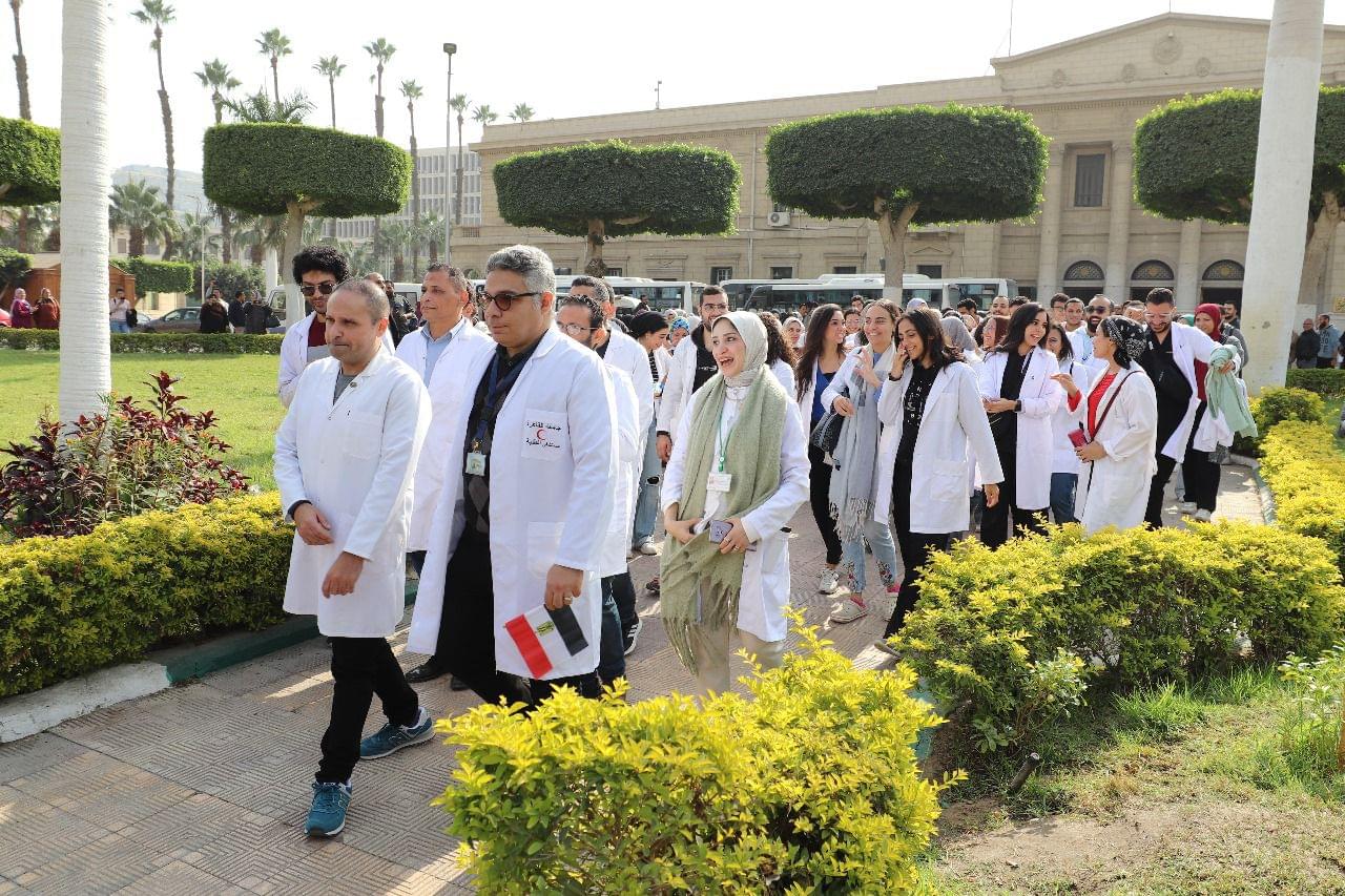 لليوم الثالث .. استمرار موجات المشاركة الكبيرة لجامعة القاهرة في الانتخابات الرئاسية ٢٠٢٤