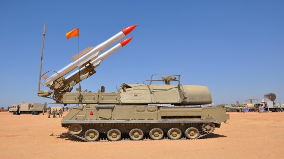 الدفاع الجوى المصرى يعلن عن إسقاط جسم طائر قبالة مدينة دهب .. وتحرك عاجل للجيش