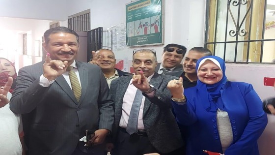 فى اليوم الثالث للانتخابات الرئاسة .. مدير تعليم الجيزة يدلى بصوته بلجنة مدرسة الفؤاد فى الهرم .. يعطى توجيهات هامه