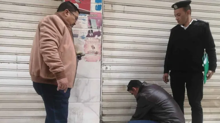 الجيزة: غلق وتشميع ٥ محلات مخالفة ورفع ٥٠٠ حاله اشغال للمقاهي والكافيهات