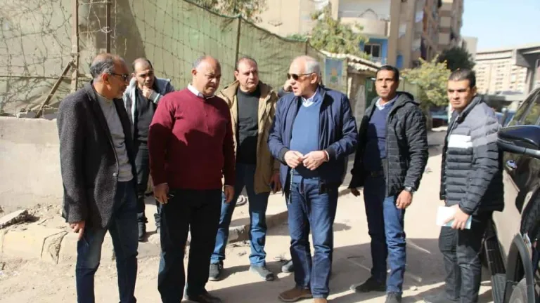 مفاجآت خلال جولة محافظ الجيزة باحياء الهرم والطالبية .. منها يكافئ رئيسا الحيان ويشدد على هذه الامور