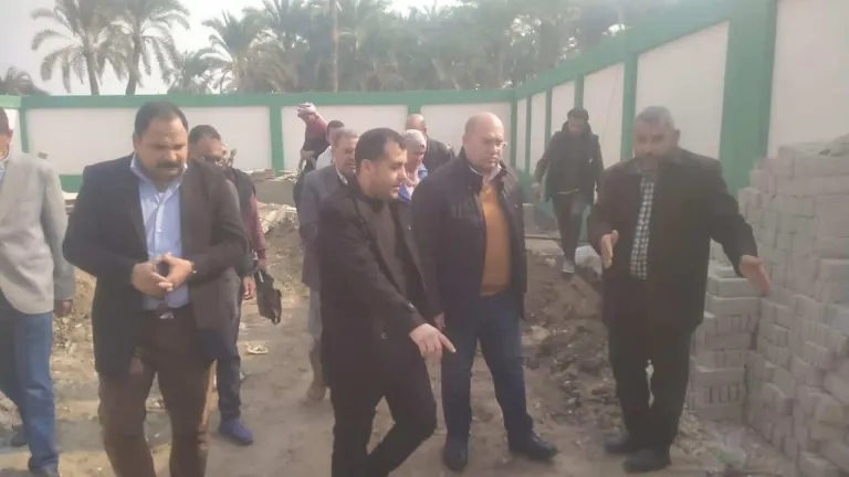 خلال جولته بأطفيح نائب محافظ الجيزة يعطى توجيهات هامة لرئيس المدينة
