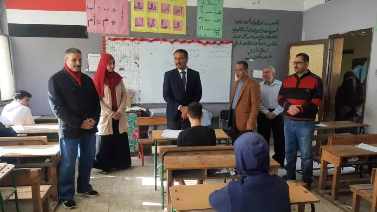 وكيل وزارة التربية والتعليم بالجيزة يتواجد ميدانياً بإدارتى أوسيم ومنشأة القناطر .. يشدد على هذا الامر