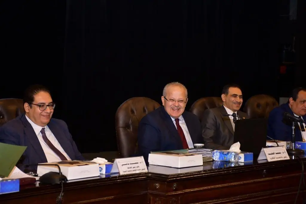 مجلس جامعة القاهرة يوافق على عدة قرارات منها استحداث 4 جوائز جديدة .. تعرف على التفاصيل