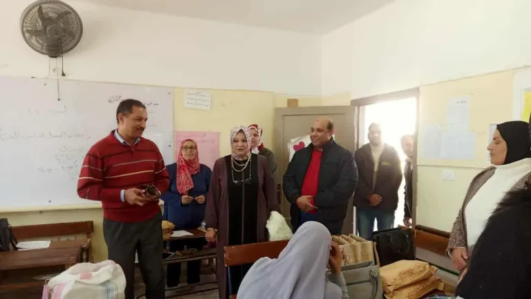 جولة مفاجئة لوكيل وزارة التربية والتعليم بالجيزة بكنترولى إدارة أكتوبر وحدائق أكتوبر التعليمية .. يعطى توجيهات هامة