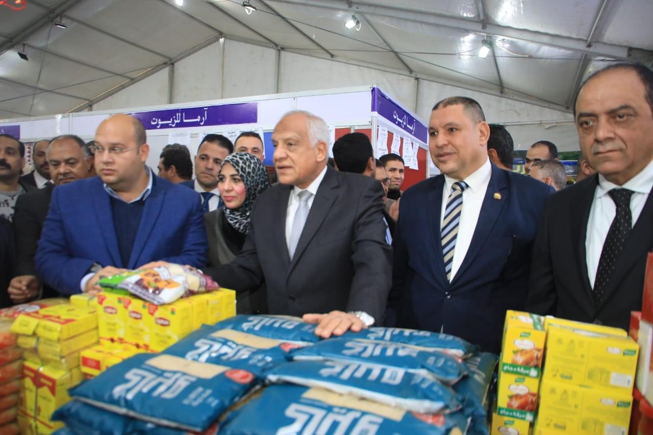 محافظ الجيزة يفتتح معارض اهلا رمضان بمركز ومدينة البدرشين والحوامدية .. المحافظ يشدد على جميع المسئولين المعنيين بأجهزة المحافظة