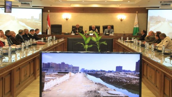 من أجل تذليل العقبات بالمشروعات القومية .. محافظ الجيزة يجتمع بهؤلاء القادة .. تكلبفات وتوجيهات هامة