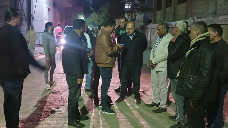 حتى السحور .. نائب محافظ الجيزة يتجول فى شوارع بشتيل .. يلتقى بالمواطنين ويعطى توجيهات بحل مشاكلهم .. تعرف على تفاصيل الجولة