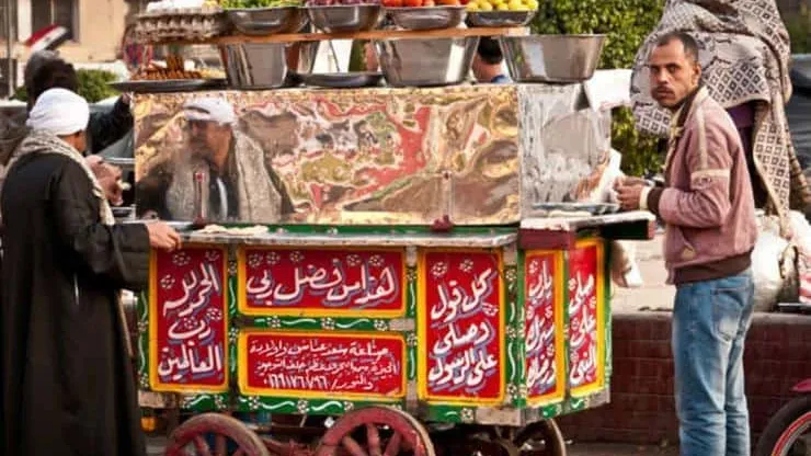 بعد الانخفاض الملحوظ .. هل ستنخفض أسعار ساندوتشات الفول والطعمية في المطاعم والعربيات .. الاتحاد العام للغرف التجارية يجيب