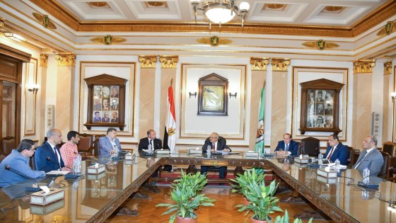 الخشت يعقد اجتماعًا لمتابعة أعمال تطوير مستشفى الفرنساوي .. هذا ما حدث