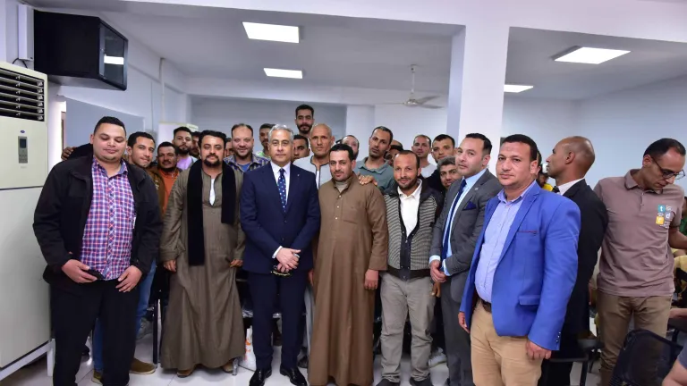 وزير العمل يلتقى بعمال خدمات الحجاج المُرشحين للعمل في موسم حج 2024 .. لا تهاون مع شركات إلحاق العمالة أو العمال المُخالفين للشروط والإجراءات الرسمية