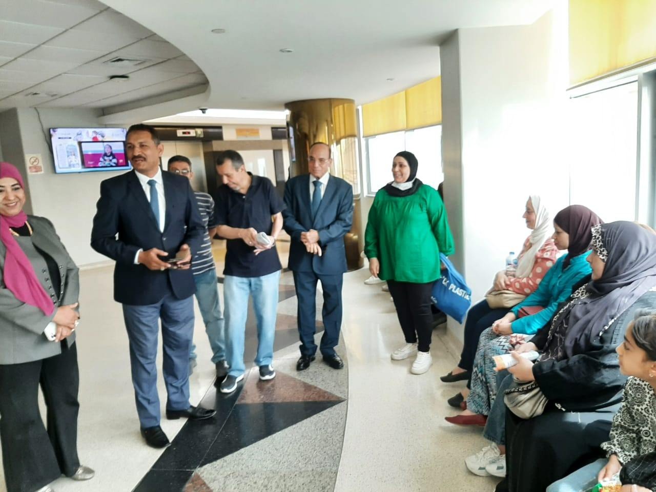 لفته طيبه .. محافظ الجيزة يطمأن هاتفيا على طلاب الشهادة الاعدادية بمستشفى 57357 .. وكيل وزارة التربية والتعليم بالجيزة يتواجد ميدانياً