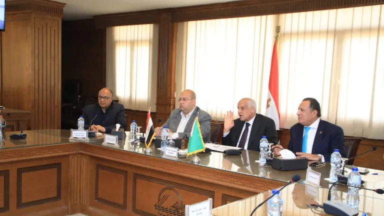 محافظة الجيزة :  قرعة الكترونية لتسكين ٣٦٩ محل وباكية بسوق العياط الحضاري الجديد