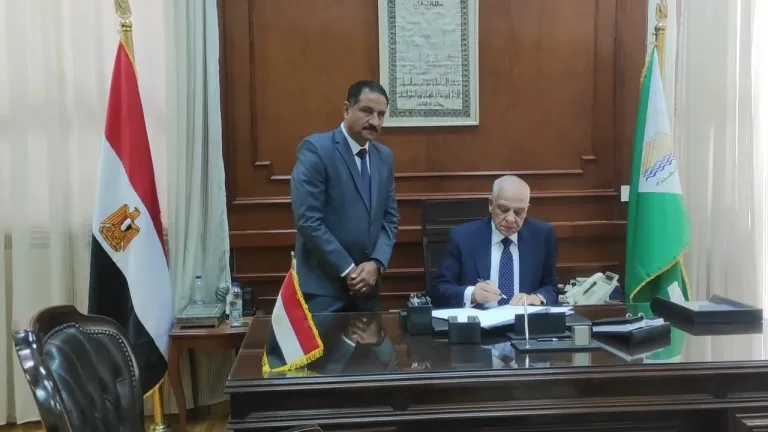 شاهد بالفيديو .. محافظ الجيزة يعتمد نتيجة الشهادة الاعدادية