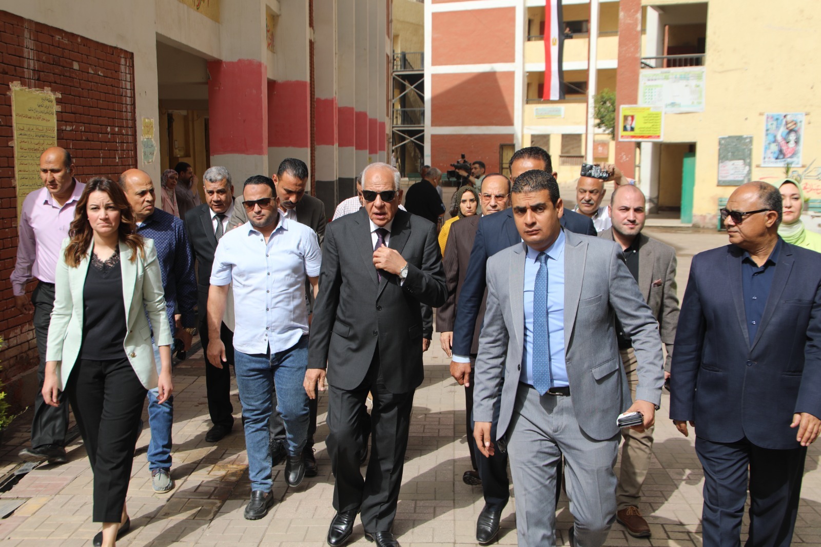 محافظ الجيزة يتابع إنطلاق ماراثون إمتحانات الشهادة الإعدادية .. يعطى توجيهات هامة