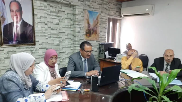 كلاكيت ثانى مرة .. فصل طالب وحرمانه من دخول الامتحانات .. مدير تعليم الجيزة اتابع سير الامتحانات لحظة بلحظة .. يشدد على مدير الادارة التعليمية