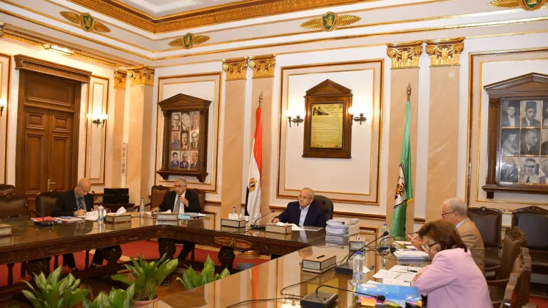 لجنة لإختيار عميد كلية الاقتصاد والعلوم السياسية جامعة القاهرة .. الخشت يترأسها