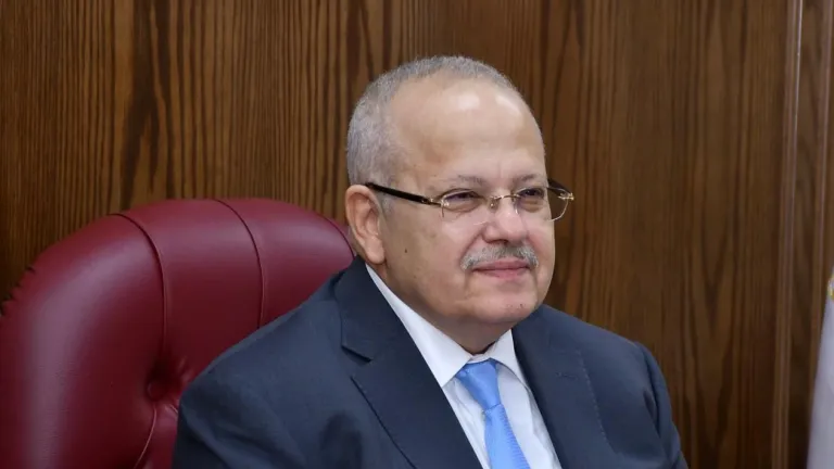 رئيس جامعة القاهرة يزف بشرى لأعضاء هيئة التدريس والعاملين