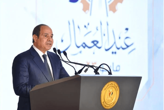 الرئيس السيسى يزف بشرى لعمال مصر .. يشدد على سرعة الانتهاء من مشروع قانون العمل