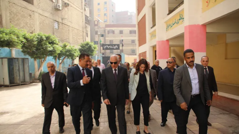 محافظ الجيزة يتابع إنطلاق ماراثون إمتحانات الشهادة الإعدادية .. يعطى توجيهات هامة