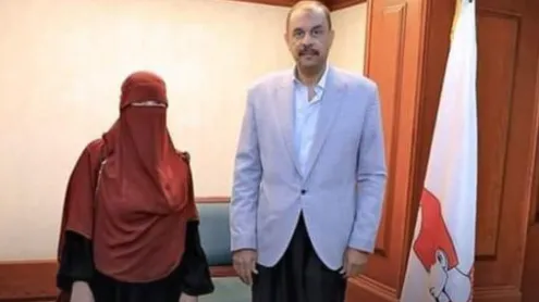 محافظ سوهاج يعنف طبيبة مستشفى المراغة بسبب الروتين .. رئيس الوزراء يعتذر لها امام الجميع .. الطبيبة تعلق